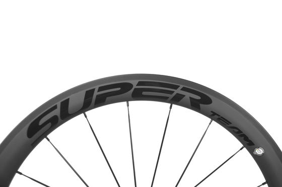 Το Superteam Carbon Fiber Wheelset είναι η τέλεια αναβάθμιση για ανοιχτά ελαστικά ποδηλάτου και φρένα σε V