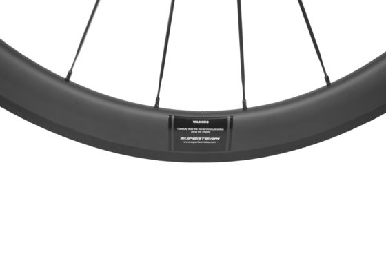 Το Superteam Carbon Fiber Wheelset είναι η τέλεια αναβάθμιση για ανοιχτά ελαστικά ποδηλάτου και φρένα σε V