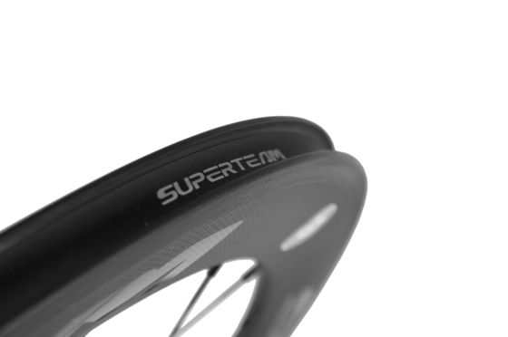 Απολαύστε τη δύναμη του 700C Carbon Fiber Wheelset για οδικά ποδήλατα Η τέλεια επιλογή